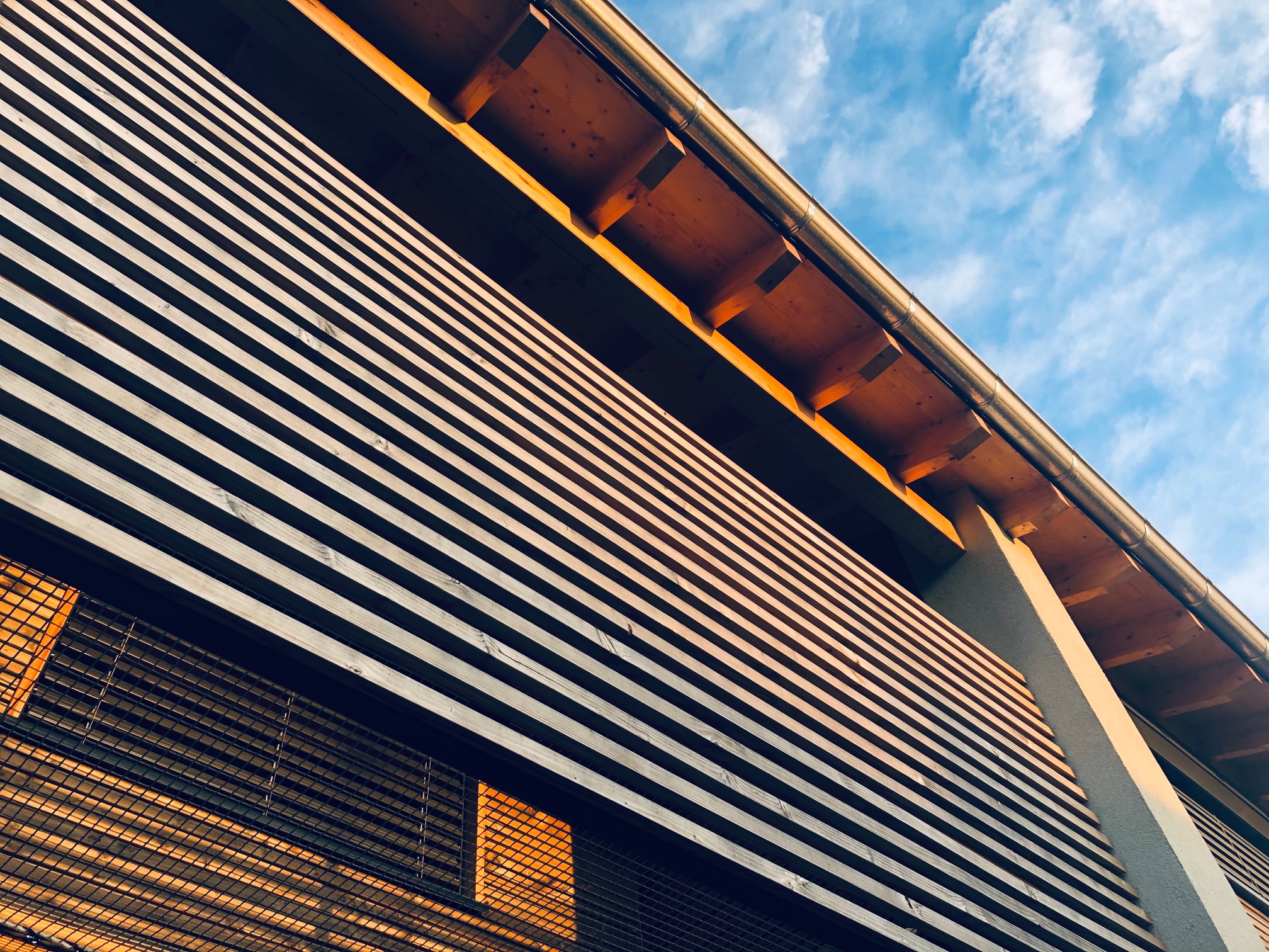 Brise soleil fixe sur maison bois