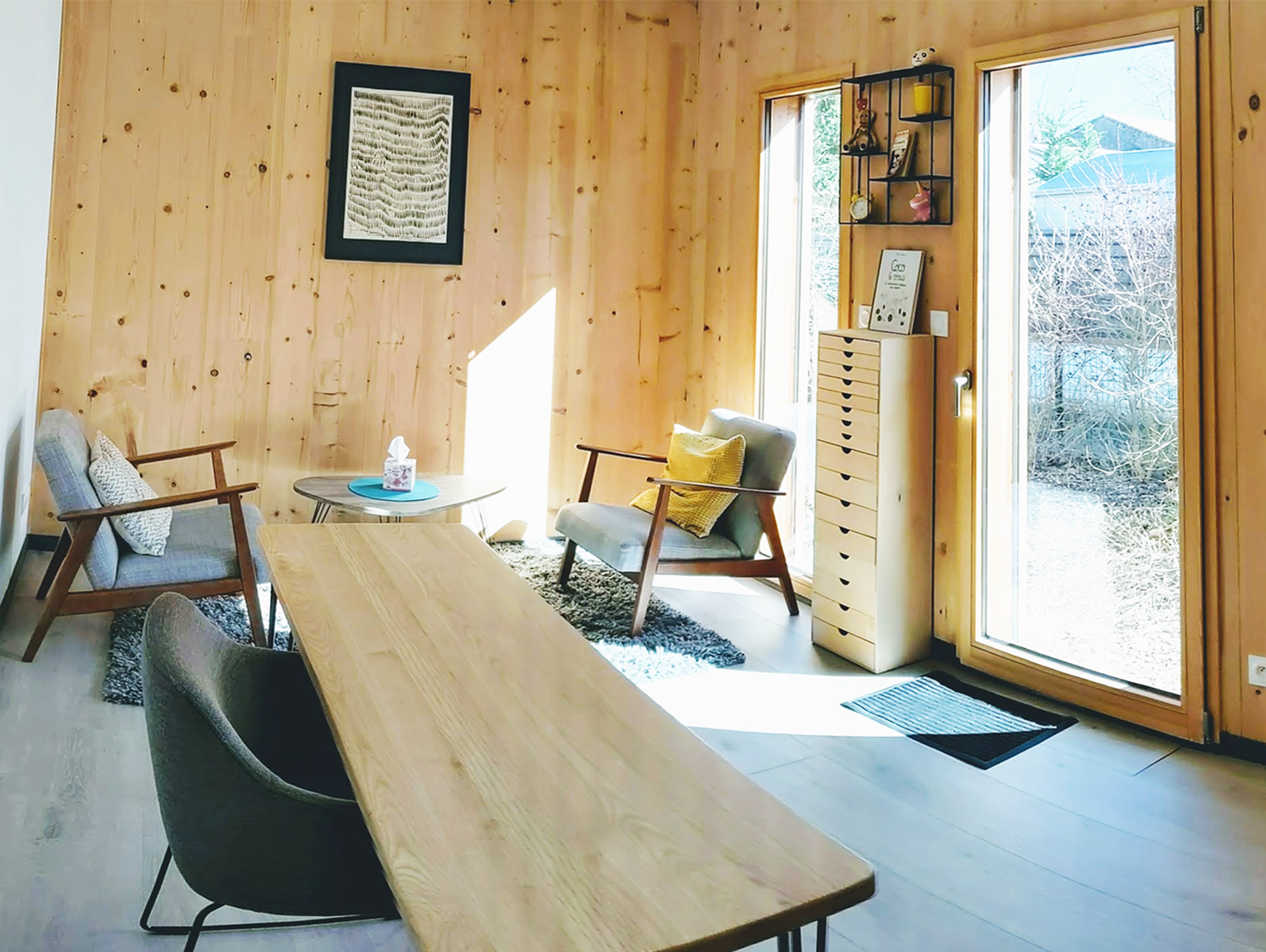 Bureau chaleureux murs en bois